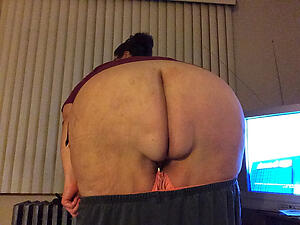granny big ass love posing nude