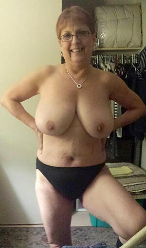 busty mature grannies love posing nude