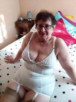 beautiful horny old housewives pics
