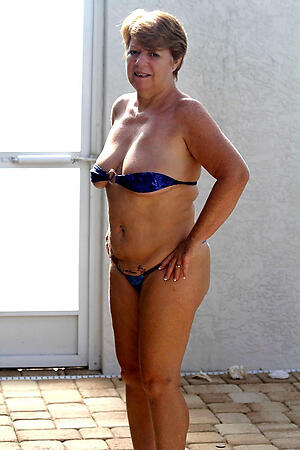 amateur grannies wide bikinis posing nude