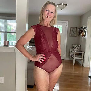 granny mom love posing stark naked
