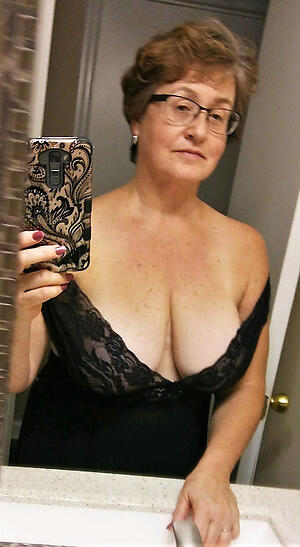 sexy granny selfshots amateur pics