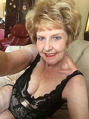 sexy selfshots granny shows us her pussy