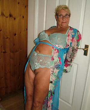 amazing senior cameltoe fancy posing unshod