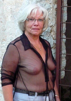 photoshooting with sexy naked grannies with glasses