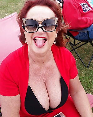 photoshooting with downcast redhead granny porn