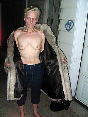 UK older women about small tits poses naked