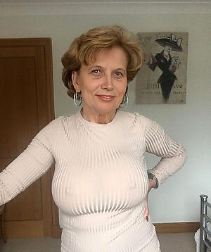 sexy nude granny beauties show off