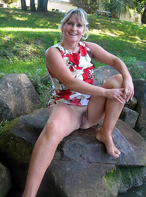 photoshooting with upskirt older women