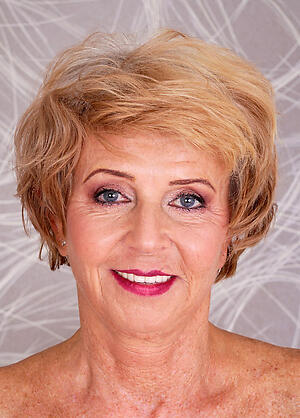 photoshooting relative to Swiss nude 60 year old woman