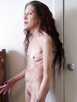 photoshooting with skinny naked senior women