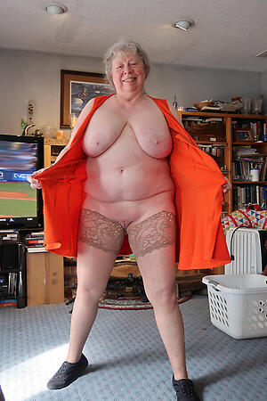 photoshooting with sexy Swiss older inclusive in stockings