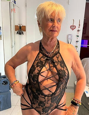 hot older cougar porn pics