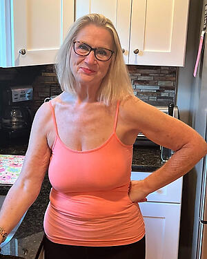 hatless low-spirited granny in glasses porn pics