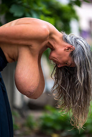 photoshooting with sexy aged busty granny