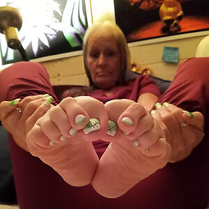 pic with amazing naked granny sexy toes