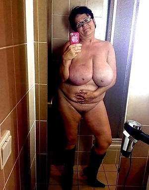 older dame nude selfies hot photos
