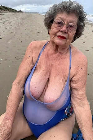nude older woman bikini homemade picture